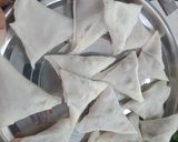 A picture of step 2 of Mutton kheema samosa.