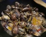A picture of step 5 of Zuppa alle vongole - clam soup.