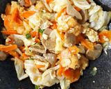 Foto langkah ke 4 dari resep Capcay Goreng Tahu Bakso.