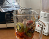 Foto del paso 2 de la receta: Salsa asada (chile serrano, jitomates y tomates)