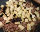 Foto del paso 3 de la receta: Salteado de berenjena y carne picada