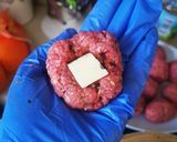 Une image de l'étape 1 de Boulettes de bœuf fourrées au gouda.