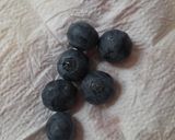 Foto del paso 1 de la receta: Chupetín helado de arándanos 🫐Piruleta saludable de blueberries y chocolate 85 % cacao 🍭low carb