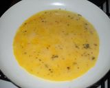 Foto del paso 2 de la receta: Salchicha envuelta en omelette