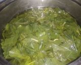 Foto langkah ke 1 dari resep Sayur daun singkong santan.