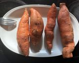 Rántott lepényhalfilé édes burgonya pürével, párolt brokkolival és főtt krumplival recept fázis 2 fotója