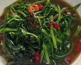 Foto langkah ke 4 dari resep Tumis kangkung terasi.