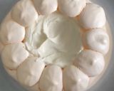 Une image de l'étape 3 de Pavlova aux fruits rouges.