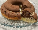 Foto del passaggio 9 della ricetta Ciambella Nuvoletta bicolore (sofficissima) ☁️🍋🍫