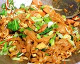 Foto langkah ke 4 dari resep Kwetiauw Goreng enak ala Rumahku .