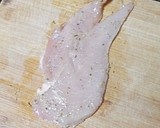 Foto del paso 2 de la receta: Rollitos de pechuga rellena de jamón serrano y espárrago blanco