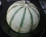 Foto del paso 1 de la receta: Melón y pepino con dos jamones