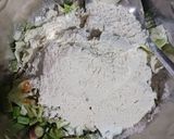 A picture of step 2 of Cabbage and green onion pakoda.