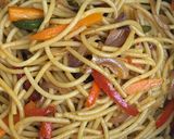 A picture of step 4 of Stir fry spaghetti.