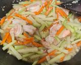 Foto langkah ke 3 dari resep Cah Udang Labu Siam dan Wortel.