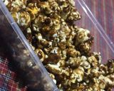 Foto langkah ke 3 dari resep Karamel popcorn.