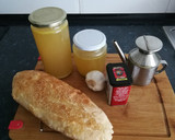 Foto del paso 1 de la receta: Sopa de ajo con huevo escalfado