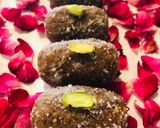 A picture of step 2 of Coconut gulkand balls.