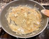 Foto del paso 3 de la receta Solomillo de cerdo con salsa roquefort, peras y espinacas