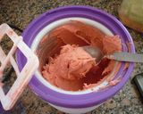 Foto del paso 3 de la receta: Helado de frutilla casero