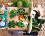 รูปขั้นตอนการทำที่ 1 ของ แกงข่าไก่