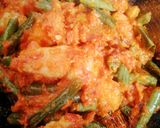 Foto langkah ke 4 dari resep Ayam dan kacang panjang sambal merah.
