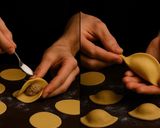 Foto del passaggio 3 della ricetta Tortelli in crema di castagne e in brodo affumicato