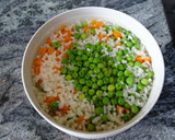 Foto del paso 2 de la receta: Arroz 3 delicias alternativo en microondas