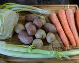 Foto langkah ke 1 dari resep Sayur Sop Daging Bening.