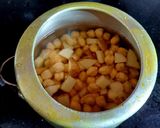 A picture of step 1 of Chana Masala.