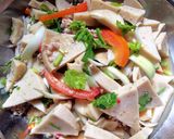 รูปขั้นตอนการทำที่ 3 ของ ยำหมูยอใส่เห็ดออรินจิ