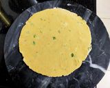 A picture of step 2 of Garlic Flavoured Makki Roti.