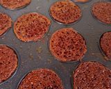 Foto langkah ke 7 dari resep Bolu Karamel Mini.