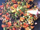 Ají relleno de espinaca con papas salteadas