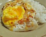Foto langkah ke 3 dari resep Nasi Telur Ceplok Kecap Asin Pontianak.