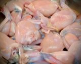 Hình bước làm 1 của món Cà Ri Đùi Ếch Chôm Chôm