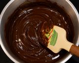 Foto langkah ke 3 dari resep Strawberry Cokelat Siram Viral (Chocoberry).