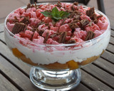Foto del paso 2 de la receta: Fantasía en rosa con chocolate con leche en rama