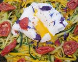 Une image de l'étape 6 de Spaghettis de Courgettes coloréeset son Oeuf poché.