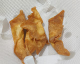 A picture of step 5 of Cinnamon banana wanton.