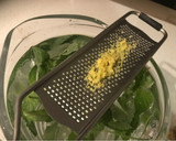 Foto del paso 1 de la receta: Agua alcalinizante detox