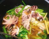 Hình bước làm 3 của món Lẩu bạch tuộc nhúng dấm bia sa tế