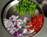 વેજીટેબલ પીઝા વિથઆઉટ ઓવન (Vegetable Pizza Without Oven Recipe In Gujarati) રેસીપી સ્ટેપ2ફોટો