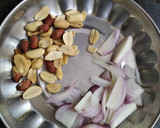 A picture of step 1 of Kanda poha.