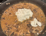 A picture of step 4 of Beef Stroganoff.
