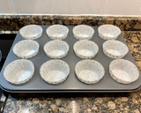 Foto del paso 2 de la receta: Muffin de yogur y manzana