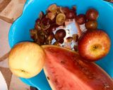 A picture of step 1 of Apple 🍎 grapes 🍇 and melon 🍉 juice.