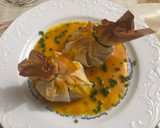 Foto del paso 9 de la receta: Flores de pasta filo rellenas de rape adobado y gambas con salsa