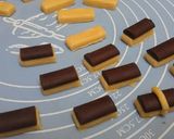 Foto langkah ke 3 dari resep Chocolate Stick Cookies.