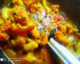 A picture of step 6 of Cauliflower and Potato Curry (Phool Gobhi Aloo ki Sabzi Recipe in Hindi).